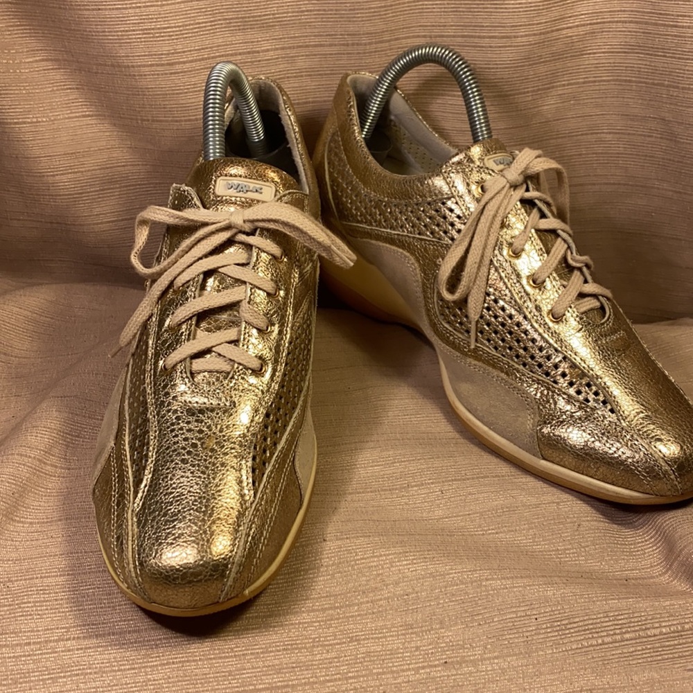 Melluso almost NEW made in Italy 🇮🇹 leather wedg